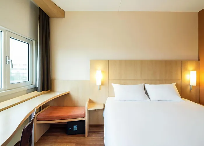 Hotel Ibis Schiphol Amsterdam Airport 3*