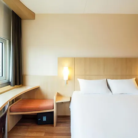 Hotel Ibis Schiphol Amsterdam Airport 3*